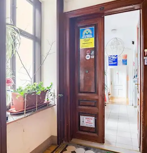 Fro-media - - Backside - Community Space - בית אירוח *