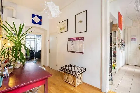 Fro-media - - Backside - Community Space - וינה