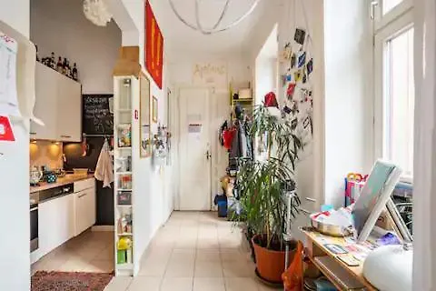 Fro-media - - Backside - Community Space - * וינה