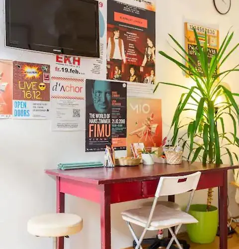 Fro-media - - Backside - Community Space - בית אירוח